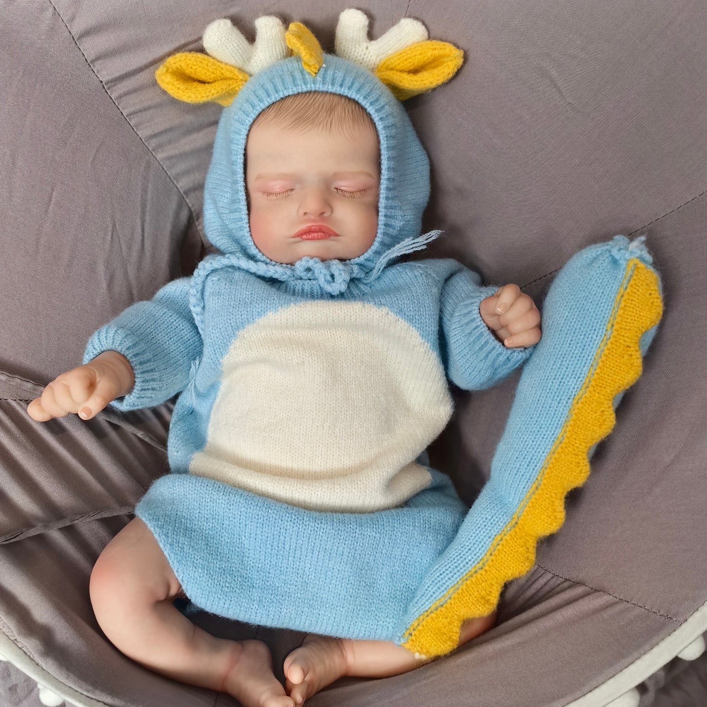 18 inch Realistic Baby Girl with Silicone Face & Limbs, Cloth Body & PP Cotton Filling, Includes Outfit & Accessories, Gift for Girls 3+
